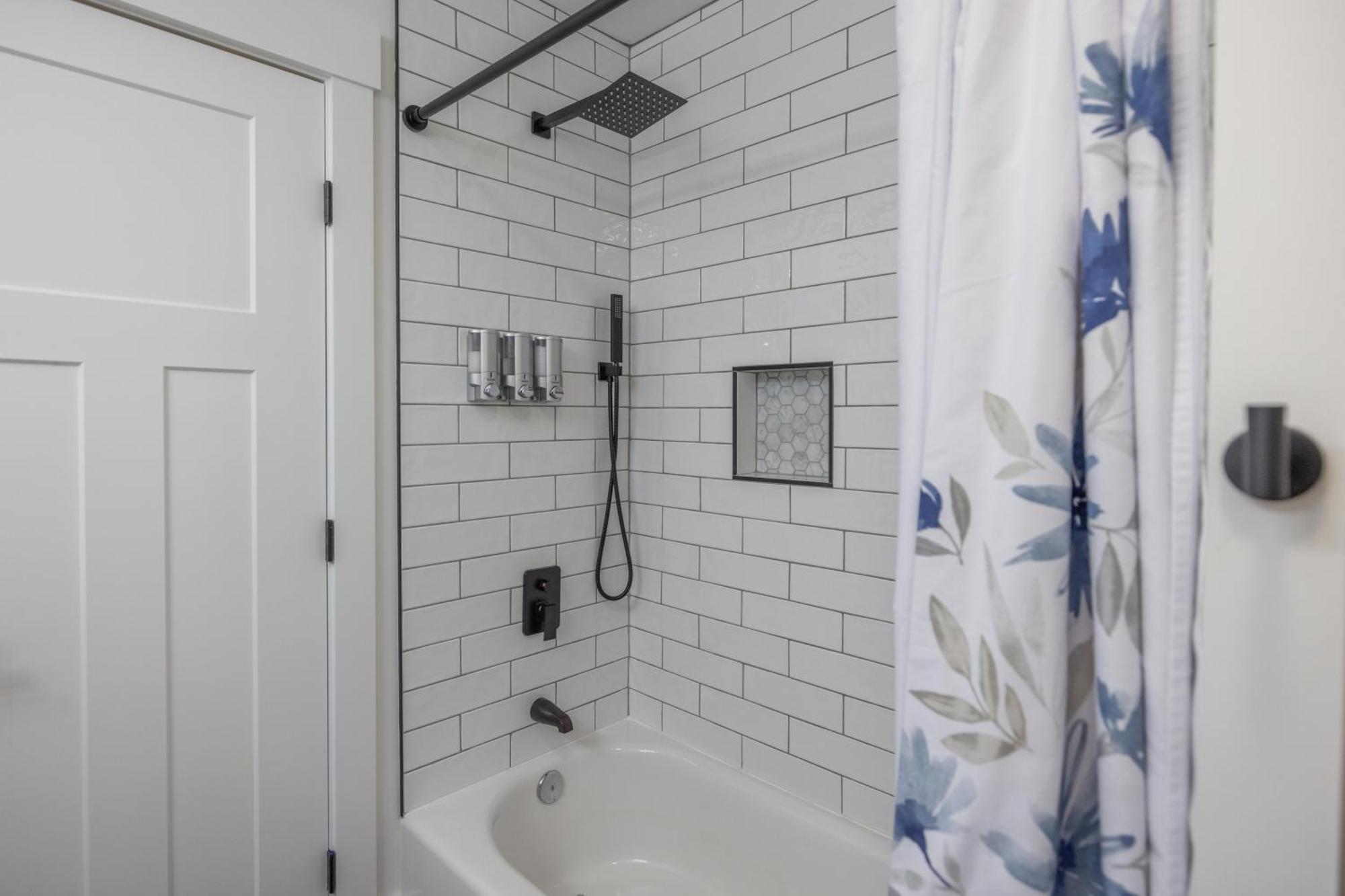 Mid-Century Modern Impeccable Remodel With Hot Tub Villa Asheville Eksteriør bilde