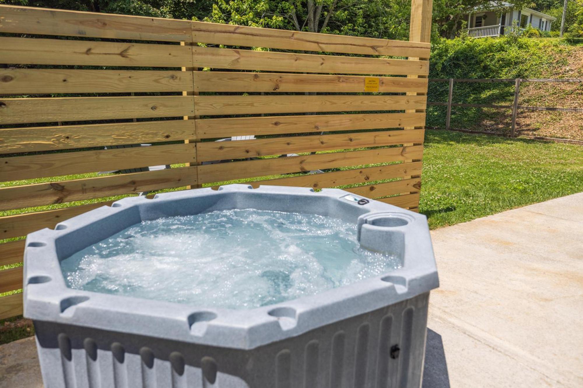 Mid-Century Modern Impeccable Remodel With Hot Tub Villa Asheville Eksteriør bilde