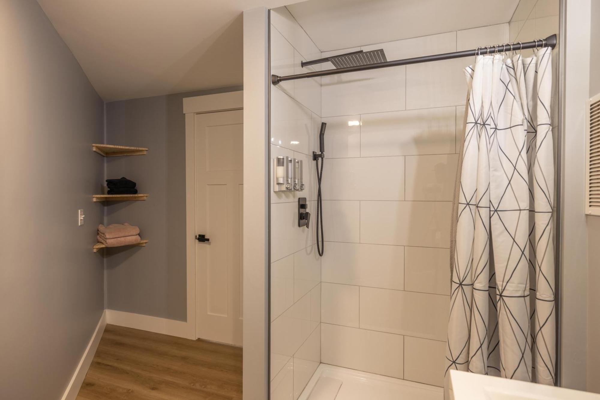 Mid-Century Modern Impeccable Remodel With Hot Tub Villa Asheville Eksteriør bilde