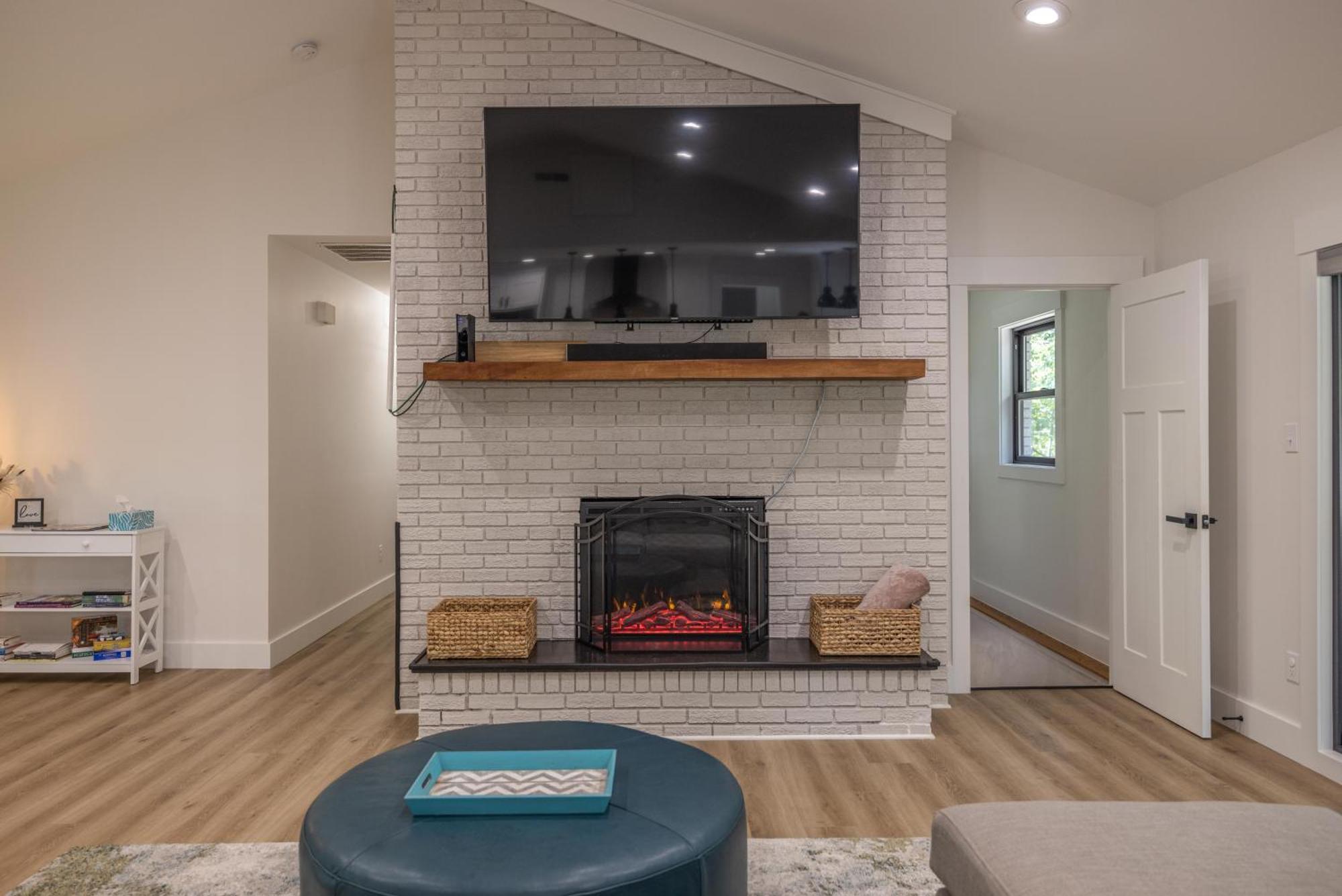 Mid-Century Modern Impeccable Remodel With Hot Tub Villa Asheville Eksteriør bilde