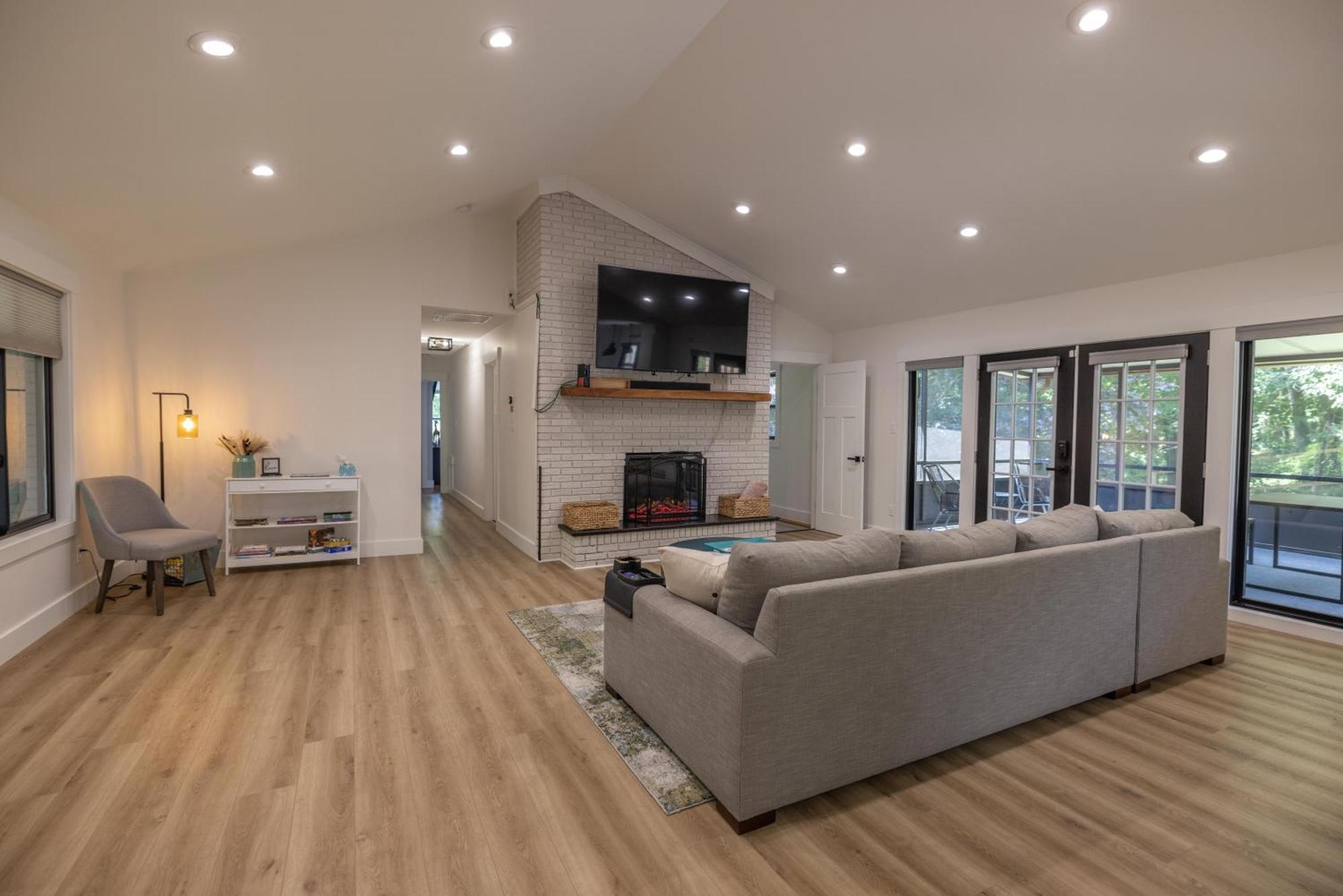 Mid-Century Modern Impeccable Remodel With Hot Tub Villa Asheville Eksteriør bilde