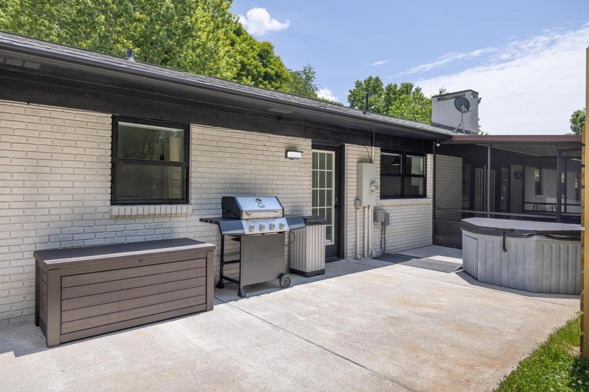 Mid-Century Modern Impeccable Remodel With Hot Tub Villa Asheville Eksteriør bilde